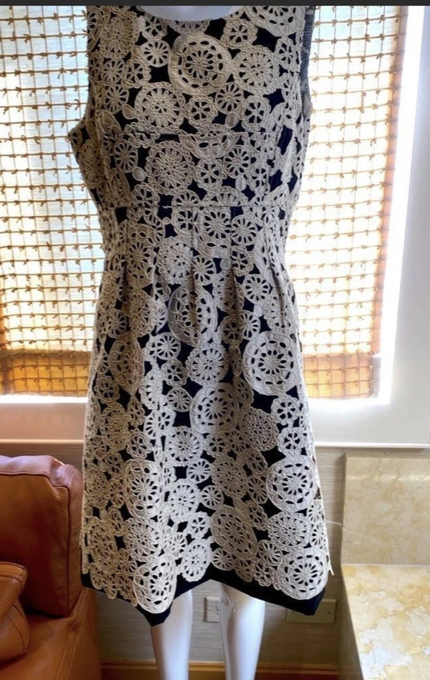$1595 Vestido LELA ROSE Off White Marfil Encaje Crochet Mediano 4 más Chloe ¡Percha! Foto 2 de 4