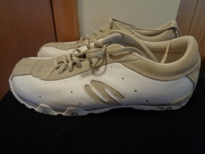 white leather skechers womens