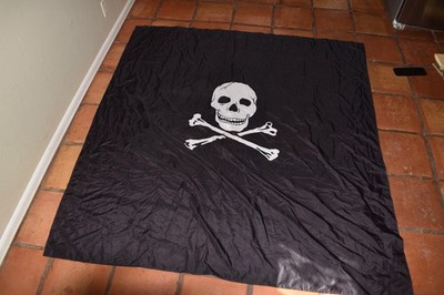 JOLLY ROGERS VINTAGE HUGE PIRATE FLAG  - 65X65'' (DYX79)
