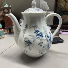 Antiqu L. Bernardaud &  Co Limoges France B&C  Teapot Yolande