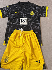 PUMA Borussia Dortmund BVB kids football kit Age 11-12 in vert good condition