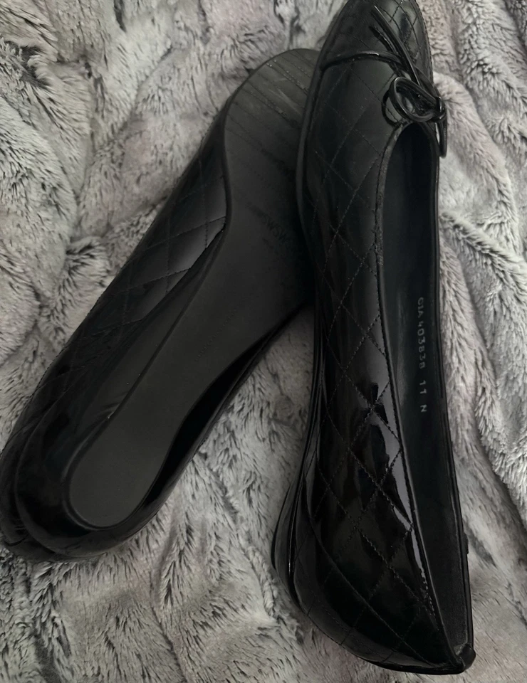 Stuart Weitzman Women’s Black Quilted Patent Leather Flats Size 11N - Image 4 of 4