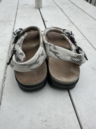 SAS Black Sandles 🤩 Excellent Cond. Relaxed Strap Women Size 7 M - Picture 4 of 8