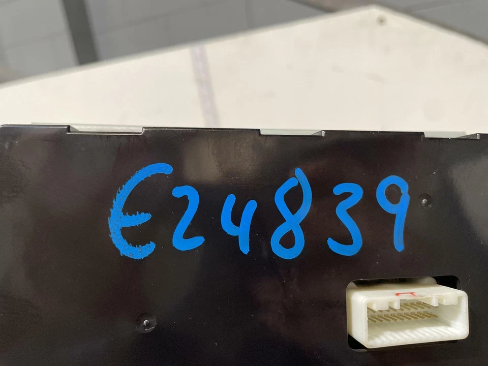 Nissan Maxima Display Cluster J31 02/2002-05/2009 - image 4 of 4