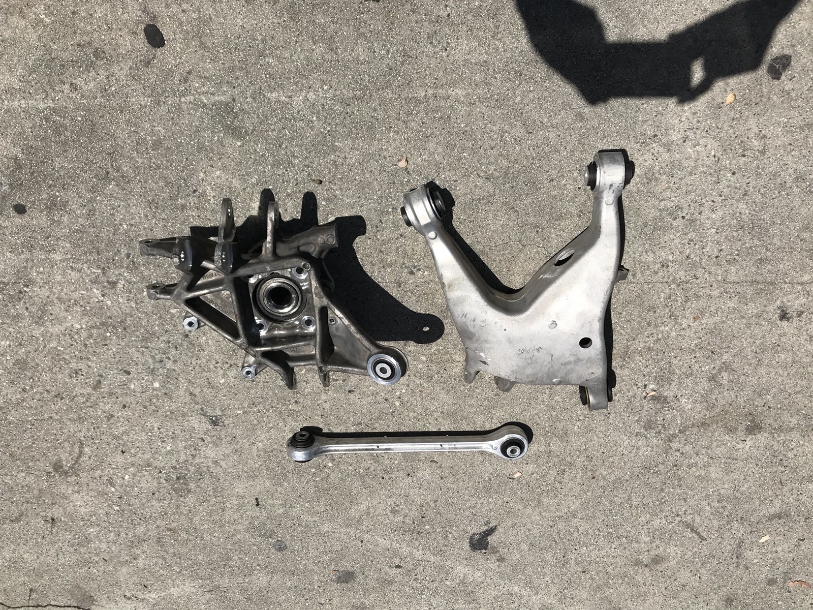 2016 ASTON MARTIN REAR RH Spindle Knuckle Hub (2) Control Arms