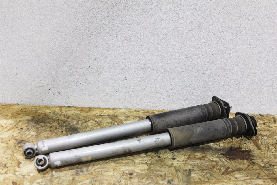 L1283 2000-2003 BMW 325Ci Suspensión Trasera Puntal CONV CUPÉ Juego Trasero Derecha + Derecha  Foto 2 de 4