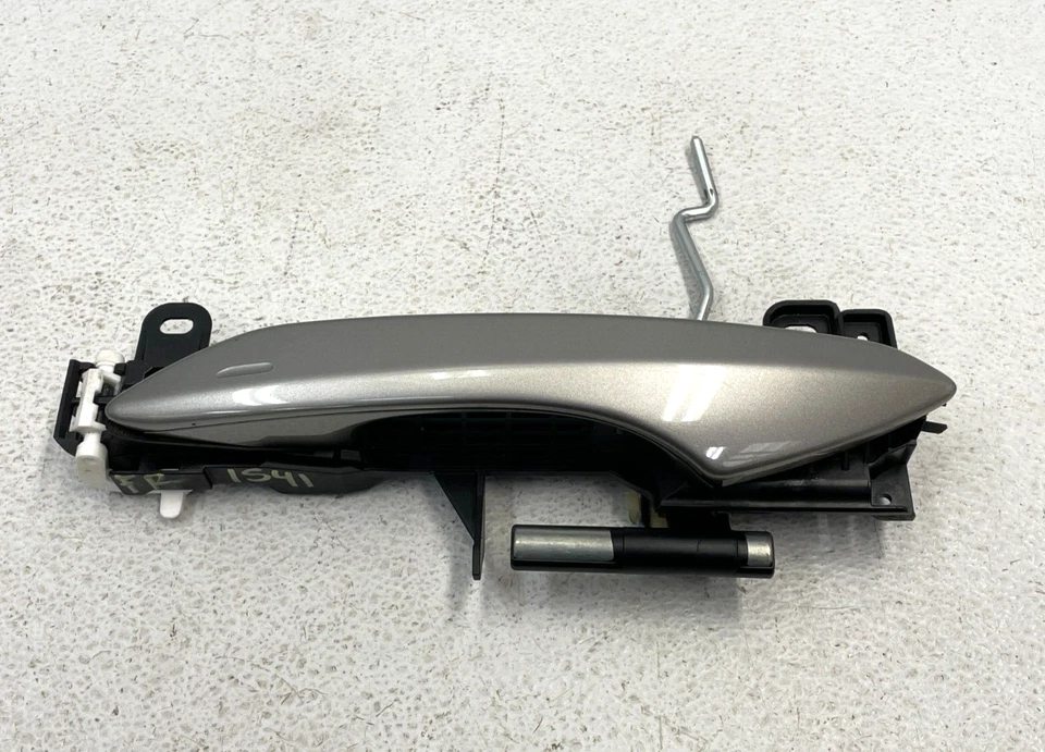 18 19 20 Lexus RC300 maçaneta externa dianteira direita do lado do passageiro 1541 fabricante de equipamento original - Imagem 2 de 4