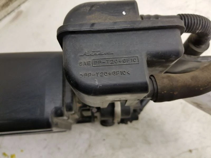 Toyota Highlander 2008 bote de vapor de combustible Foto 3 de 4