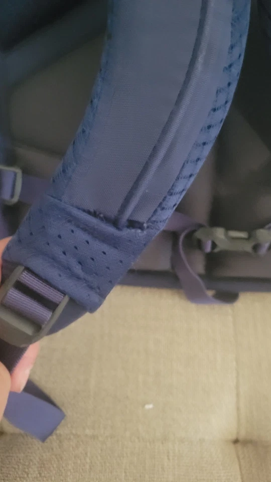 Mochila The North Face con suspensión FlexVent - púrpura y rosa - varios bolsillos Foto 3 de 4