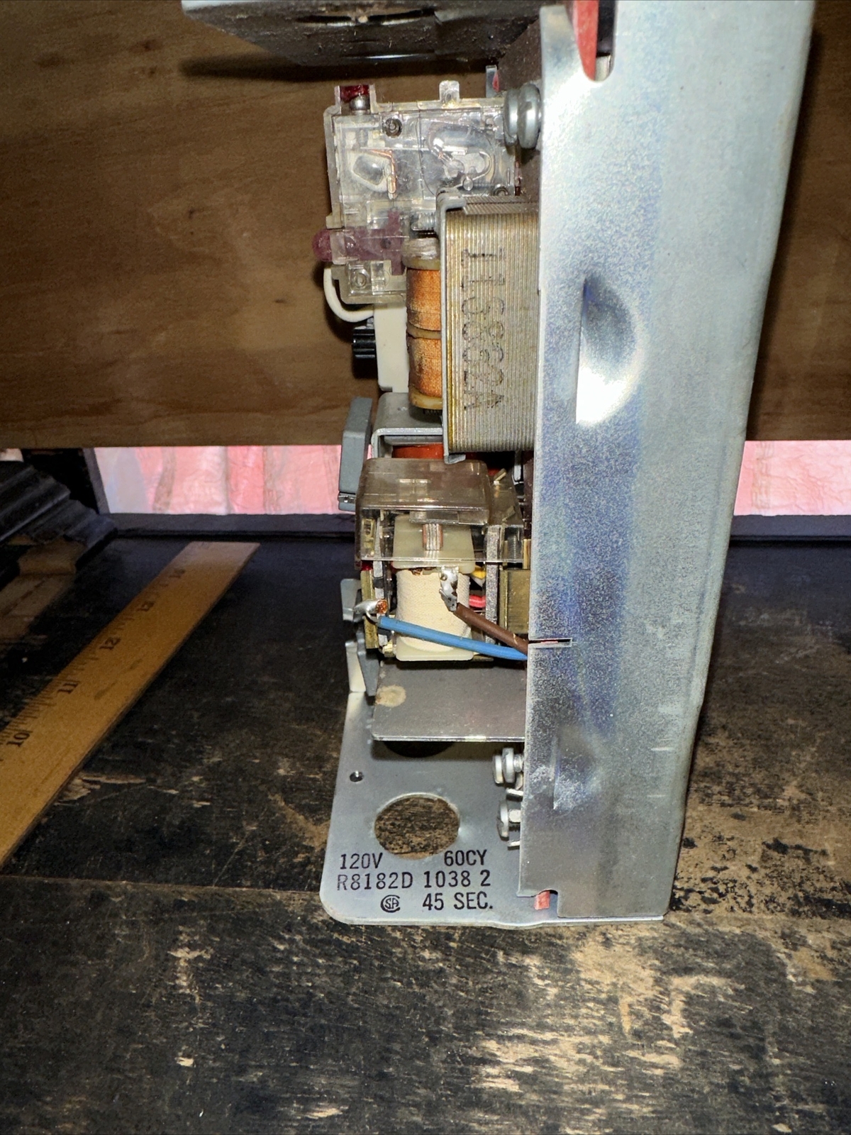 Honeywell R8182D1038 2 Aquastat Relay Controller 45 Sec Safety Used