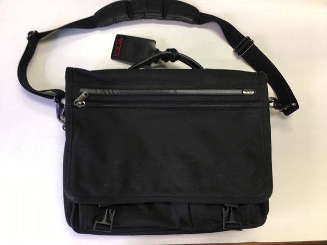 tumi 17 laptop bag