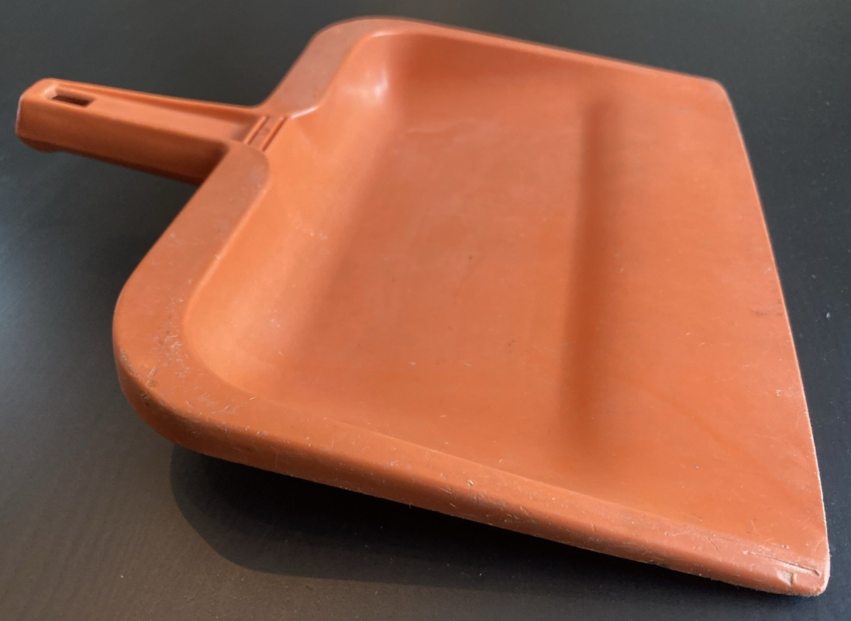 Vtg Rubbermaid Hard Rubber Dustpan 2003-51 Orange Slightly Curved