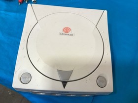 SEGA Dreamcast Console White + 2 Controllers + Cables + Game Inside
