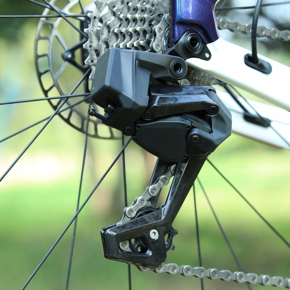 EDS TX rear derailleur with carbon fiber pulley cage