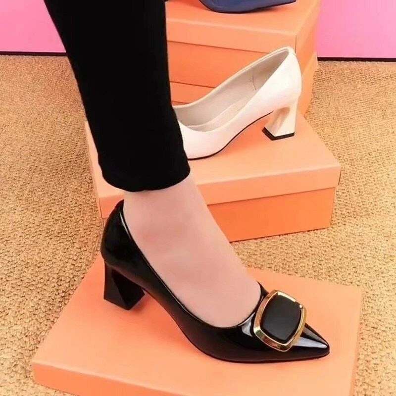 Square hotsell pointed heels