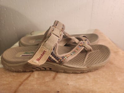 Skechers Outdoor Lifestyle Womens sz 9M Beige Slip On Toe Ring