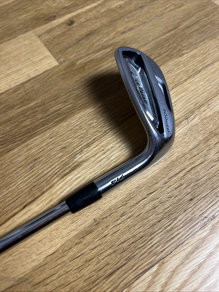 Titleist 714 AP2 Forged Pitching Wedge XP95 Regular Flex Shaft Midsize grip - Image 2 of 4