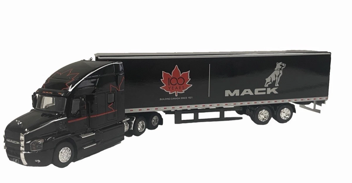 Ertl Mack Bull Dog Truck Mack Bull Dog moulé sous pression dans une boîte en bois - France