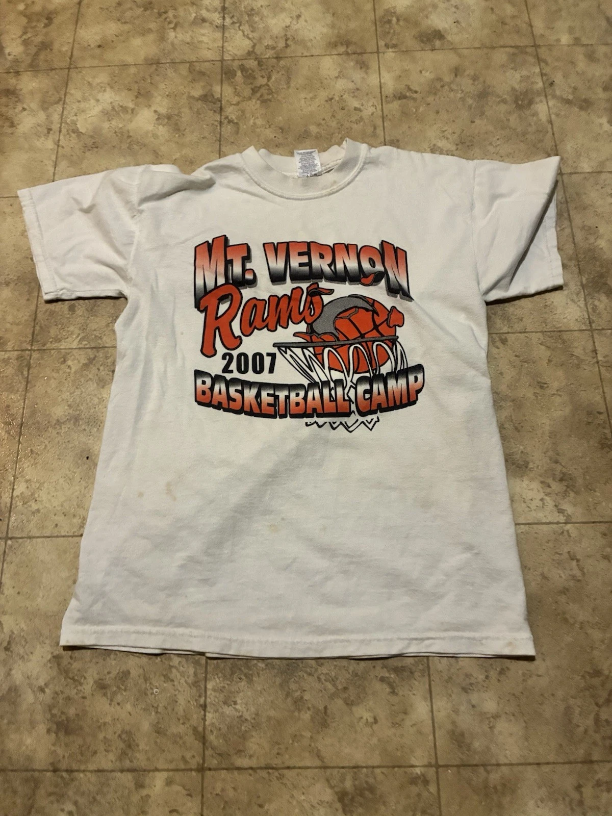 Vintage 2007 Mount Vernon Rams Basketball Camp White Tee M Stains