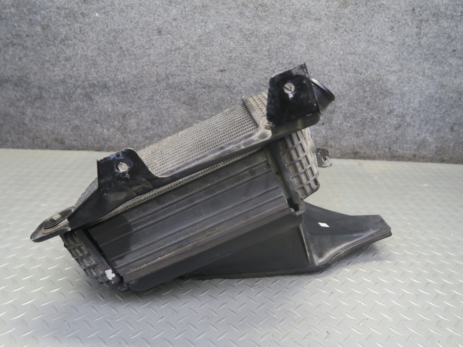2017-2020 MASERATI LEVANTE M161 3.0L RIGHT INTERCOOLER RADIATOR W SHROUD