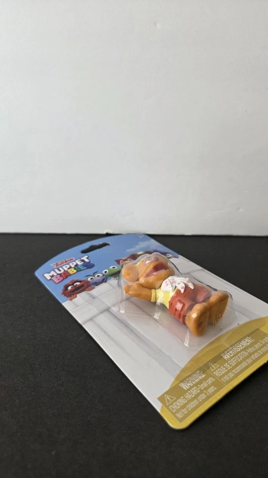 Disney Junior Muppet Bebés Fozzie Mini Figura 2" Juguete para adorno de pastel de vacaciones  Foto 4 de 4