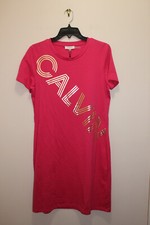 CALVIN KLEIN T-SHIRT DRESS GOLD LETTERING PRINT MAGENTA SIZE M