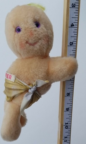 Muñeca bebé de colección Hugga racimo pelusa pelusa 1984 clip distintivo ojos púrpuras Y2K - Imagen 4 de 6