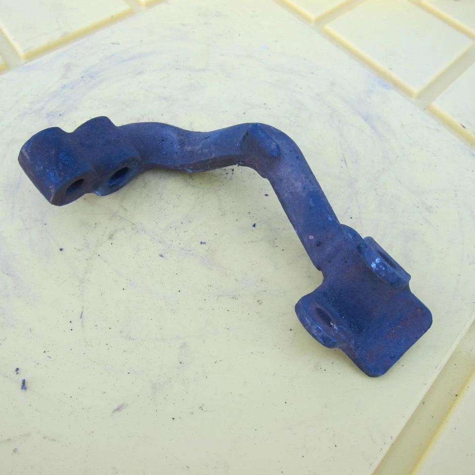 Soporte de estriba delantera izquierda Honda CJ360T 1976 OEM Foto 4 de 4