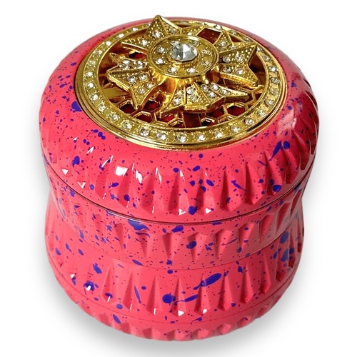 GRINDER MODELS 48 TYPES Metal Magnetic Shark Teeth Grinder Herb Shredder (UK) - Foto 71 di 322