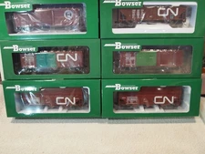 BOWSER  CANADIAN NATIONAL  1-70t OFFSET HOPPER,2-WOODCHIP+3-40ft.BOX CARS  CN5