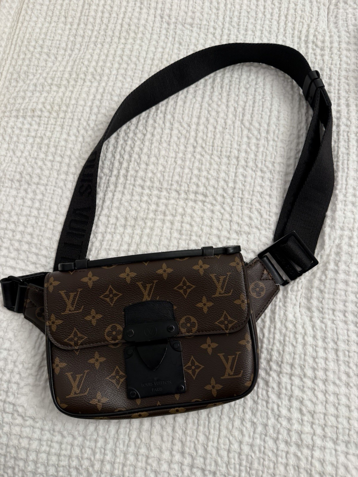 Louis Vuitton s lock messenger bag