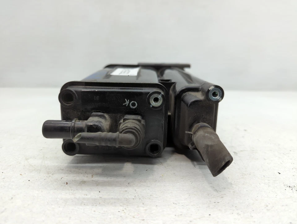 Hyundai Veloster 2013 bote de carbón de vapor de combustible JMGCG Foto 3 de 4