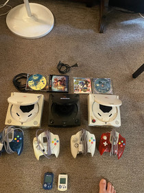 Sega Dreamcast Bundle 3 Consoles, 2 games and 4 controllers READ DESCRIPTION