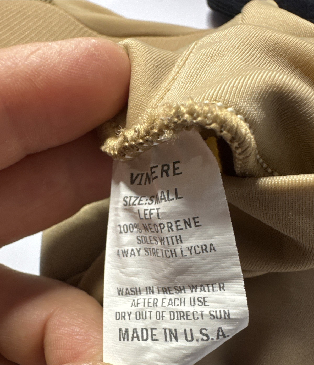 Vincere SAND SOCKS 1 Black 1 Tan Beach Volleyball Sand Soccer Water Sports SMALL