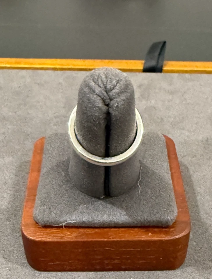 TIFFANY&CO. Anillo de plata de ley 925 con banda de rubí talla 4,75 de EE. UU. Foto 3 de 4