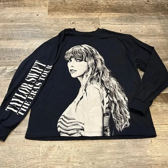 Taylor Swift THE ERAS Tour 長袖Tシャツ Mサイズ Taylor Swift | The Eras Tour Photo Long Sleeve T-Shirt