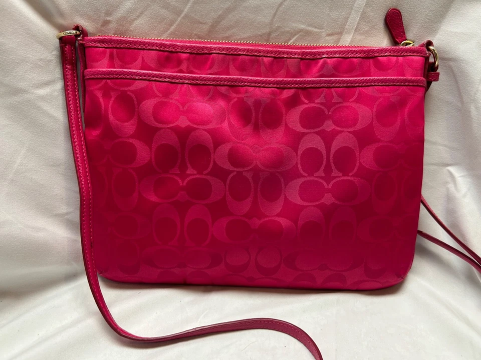 Coach 35454 CROSSBODY IN SIGNATURE NYLON PINK RUBY - Image 3 of 4