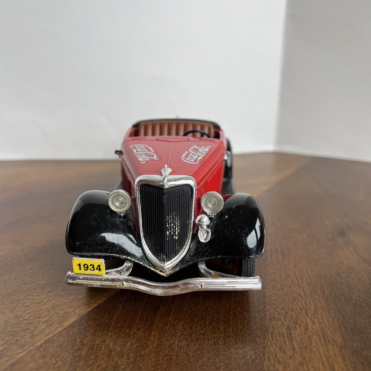 ソリドの 1934 フォード ロードスター Coca-Colaヴィンテージ Coca-Cola 1934 Ford V8 Roadster Diecast Metal Car 1:19 Scale by