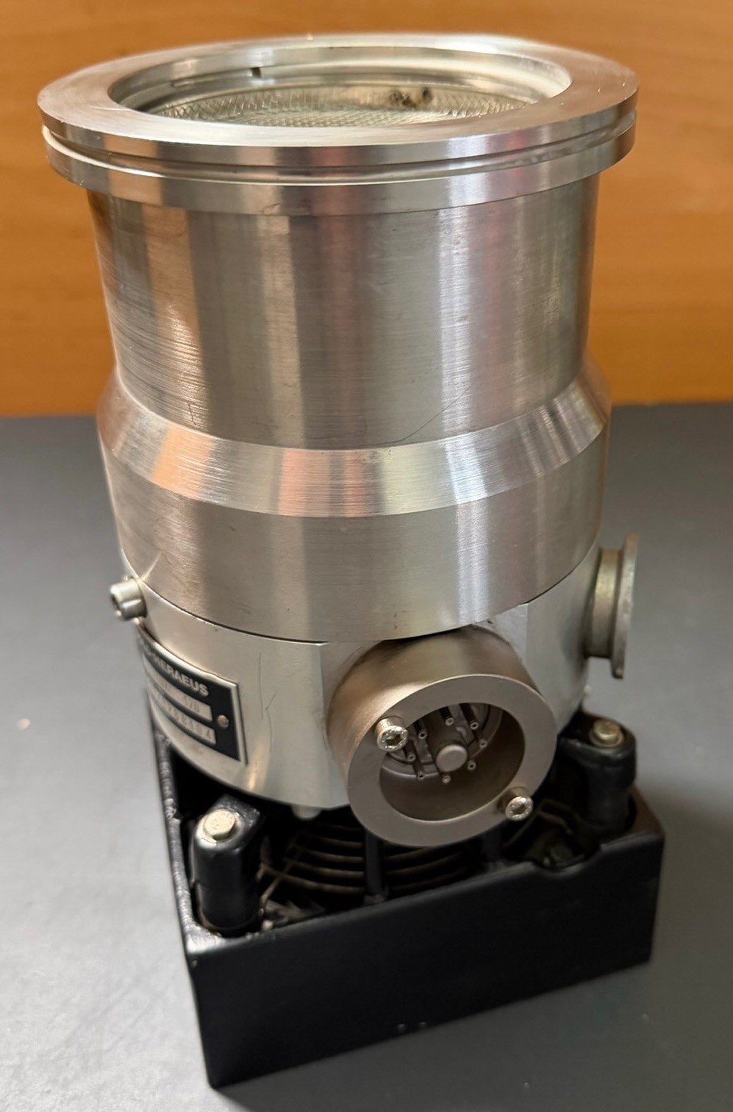 Leybold Turbovac 120 Turbomolekularpumpe – Bild 9