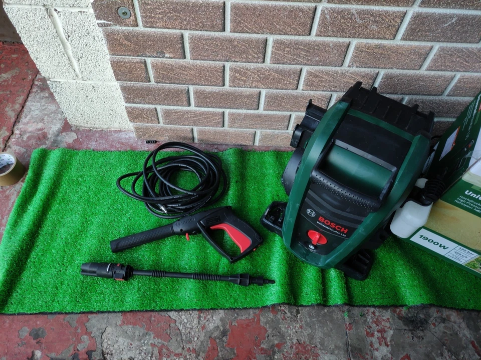 Bosch Universal Aquatak125 Pressure Washer - Image 2 of 2