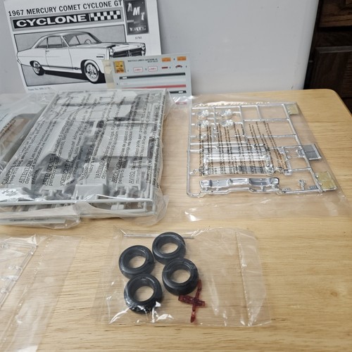 AMT ERTL 1967 Mercury Comet 1:25 #31761 Open Box Sealed Parts 2002 - Picture 9 of 9