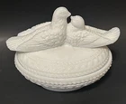Vintage Westmoreland MCM White Milk Glass Kissing Love Birds Dish W/Lid  6"x 5"