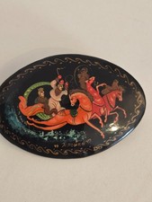 Wunderschöne russische, handbemalte Holzbrosche