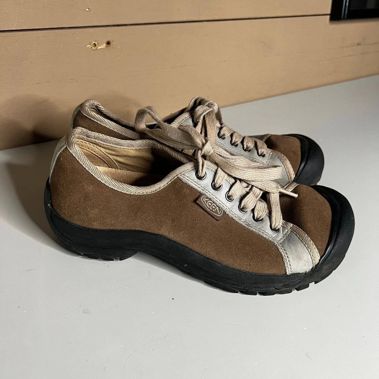 Keen Presidio Brown Suede Leather Walking Shoes Womens 8.5 Low Top Sneakers