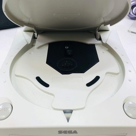 Sega Dreamcast Video Game Console White HKT-3020 w Travel Case and Accessories