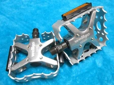 Wellgo BMX MTB Bear Trap Old school Bike New In Box Square Cage 9/16" LU-953