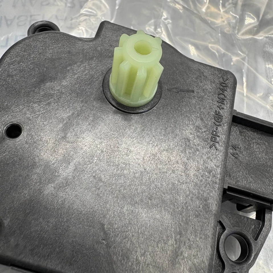 Привод кондиционера для Maserati Quattroporte Ghibli Levante 673005493 - Изображение 2 из 4