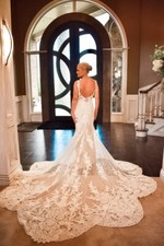 Martina Liana Designer Wedding Dress 1078 Ivory. Size 10. Gorgeous Dress 