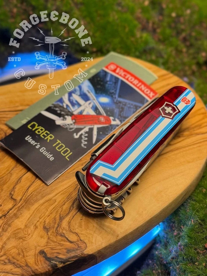 Victorinox x Transformers CyberTool M, New in box - Bild 2 von 4