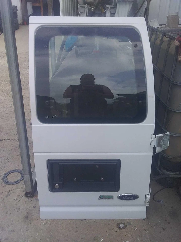 Used Right Rear Cargo Door Assembly Back fits: 2013 Ford E250 VAN w/window R. w/ - Image 2 of 4